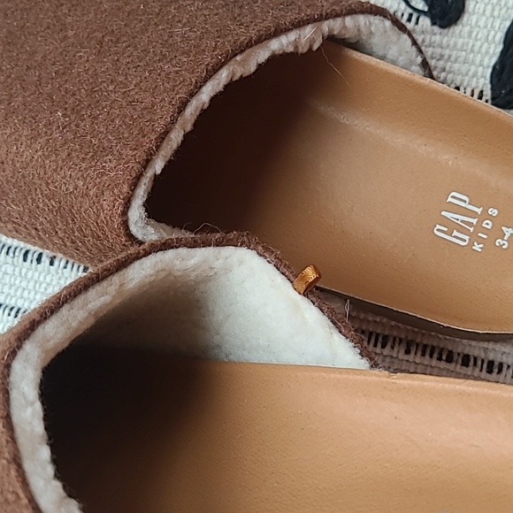 NWOT GAP Kids clog - Picture 4 of 4